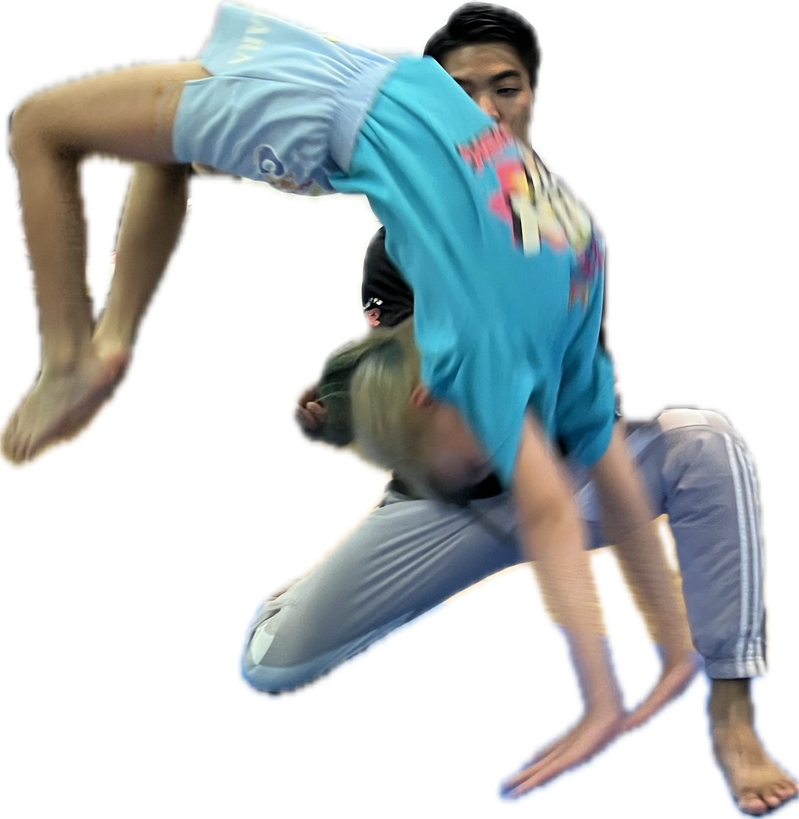 少人数制できめ細かなバク転補助